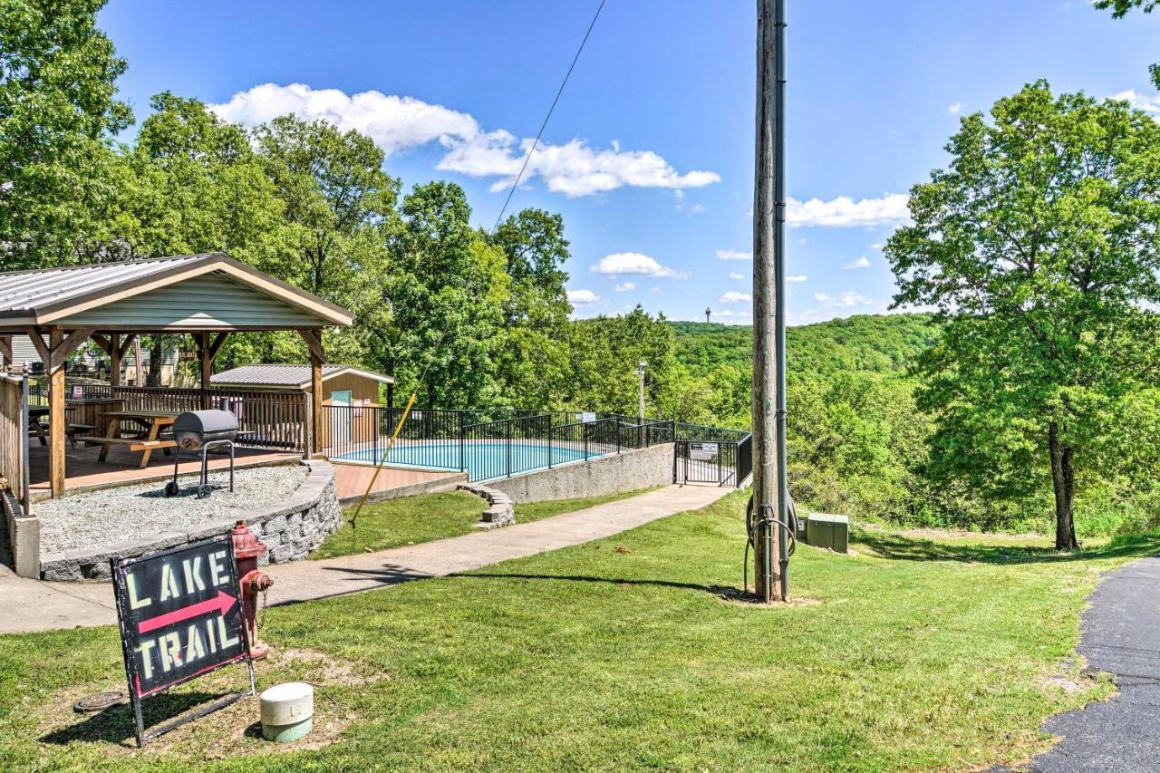 Inviting Branson West Condo With Pool Access Extérieur photo