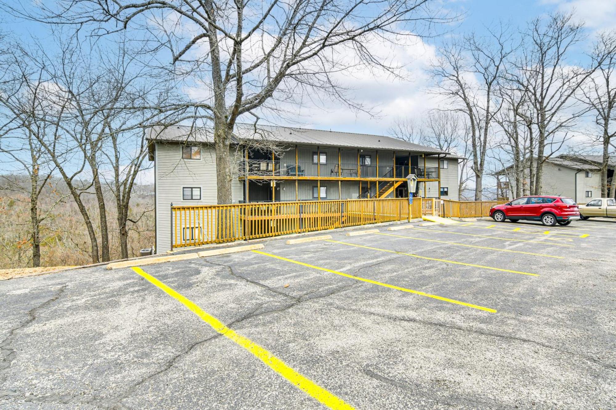 Inviting Branson West Condo With Pool Access Extérieur photo